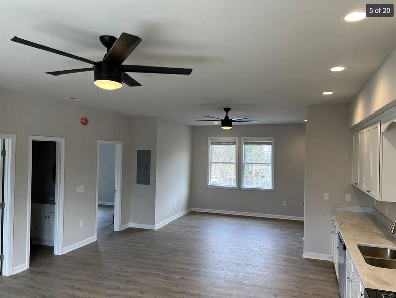 Building Photo - 107 Screven St