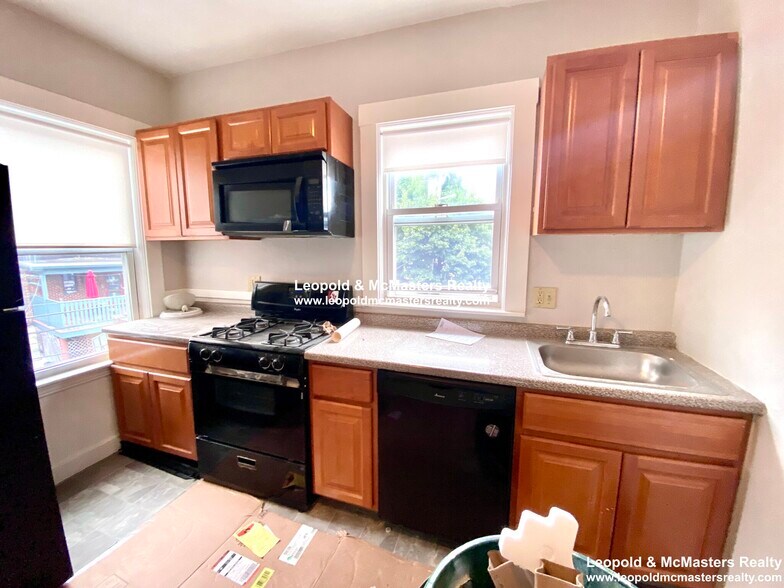 Building Photo - 19 Roseclair St