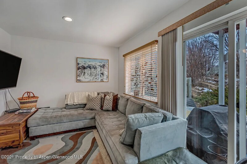 Building Photo - 350 S 8th St