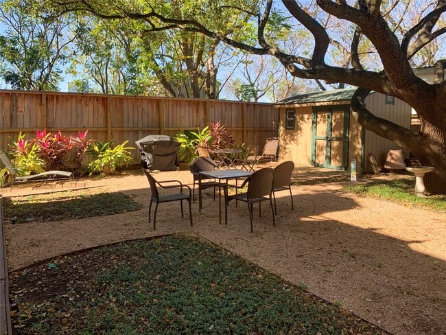 Building Photo - 1912 Sul Ross St