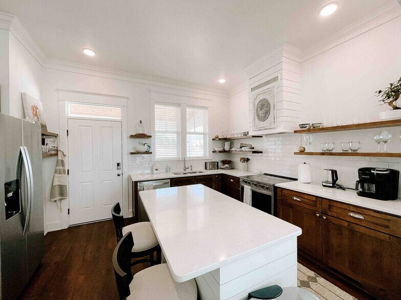 Building Photo - 2115 Loretta Parker Lane