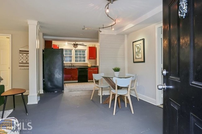 Building Photo - 2091 Cavanaugh Ave SE
