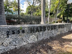Building Photo - 2539 S Bayshore Dr