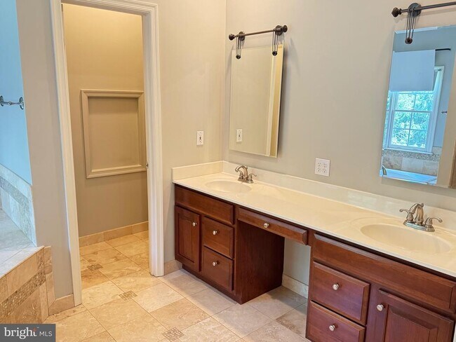 Building Photo - 14810 Ashby Oak Ct