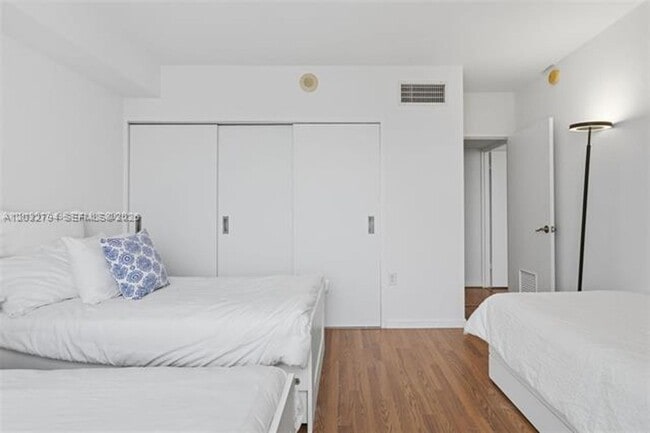 Building Photo - 10275 Collins Ave