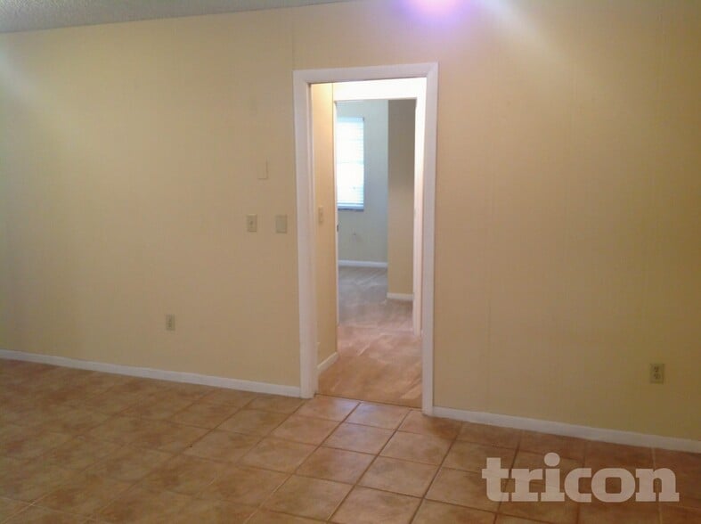 Building Photo - 2290 Colonial Dr