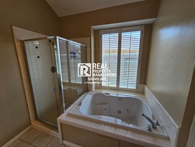 Building Photo - New Territory Oasis: Private Pool & Great Location