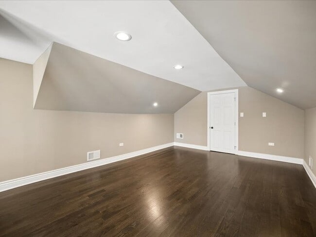 Building Photo - 2325 Shady Ln