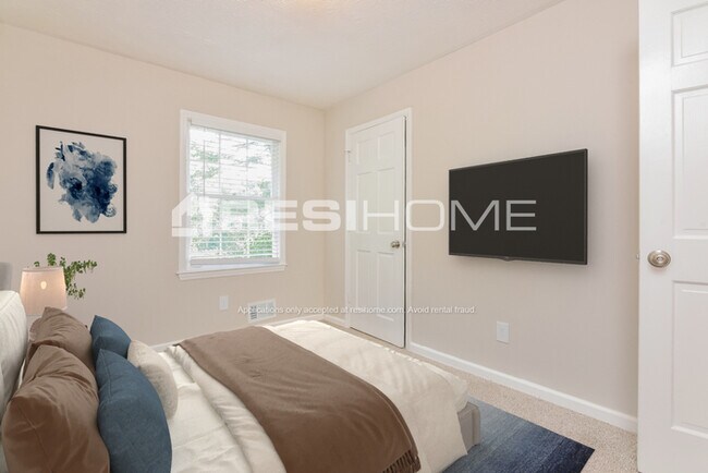 Building Photo - 5811 Navarre Ct