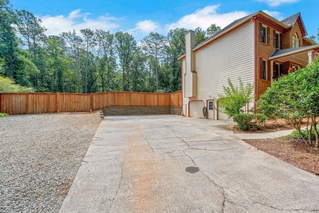 Building Photo - Country-Chic Retreat in Hickory Flat