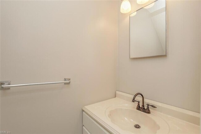 Building Photo - 4755 Old Hickory Rd