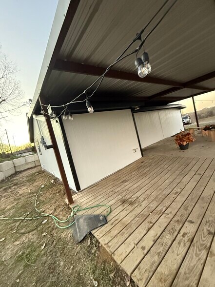 Primary Photo - 430 Goliad Cir