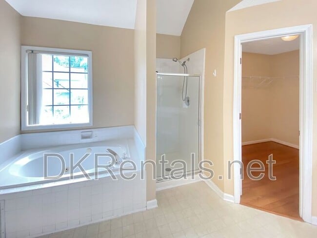 Building Photo - 1704 Riverlanding Cir