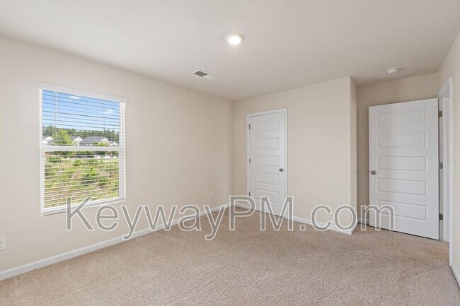 Building Photo - 3262 Carmine Ave