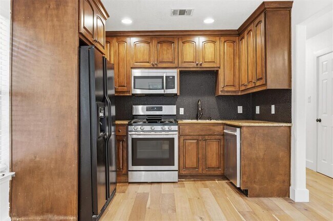 Building Photo - 6802 Villita Avenida