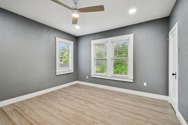 Building Photo - 6810 N Navin Ave