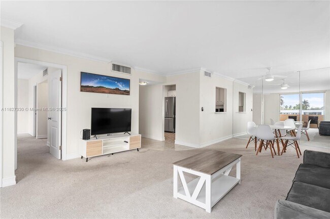 Building Photo - 9440 W Bay Harbor Dr
