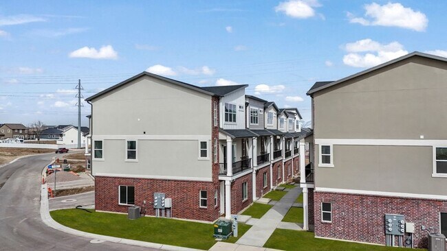 Building Photo - 12927 Trail