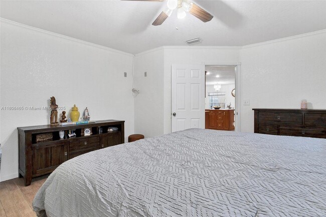 Building Photo - 781 SW 49th Terrace