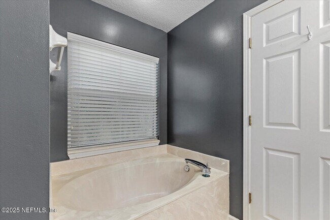 Building Photo - 13705 Fish Eagle Dr W