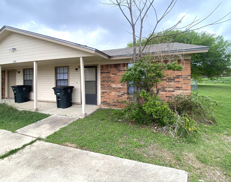 Building Photo - 4800 Rainbow Cir