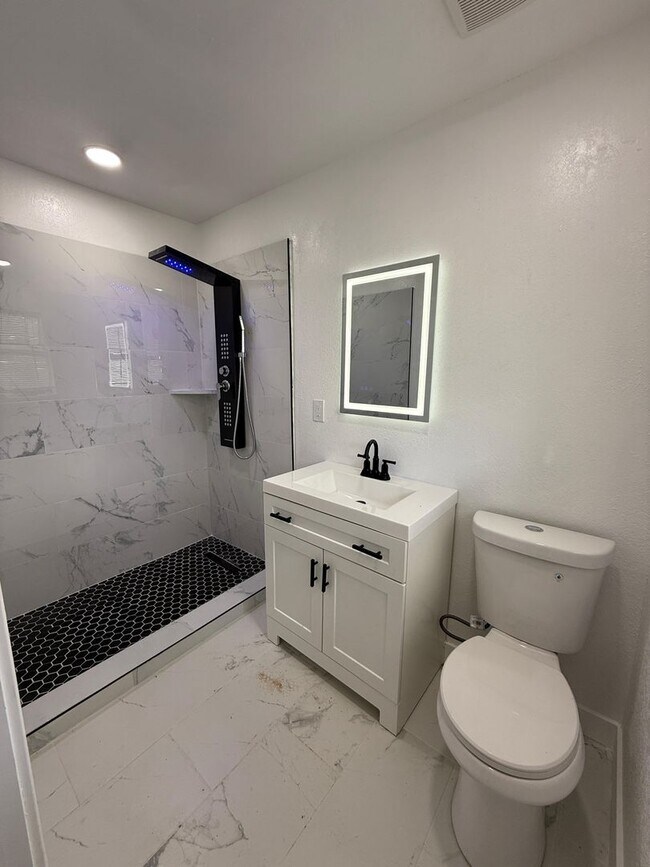 Building Photo - BEAUTIFUL HOME IN HOUSTON. MOVE IN READY!.