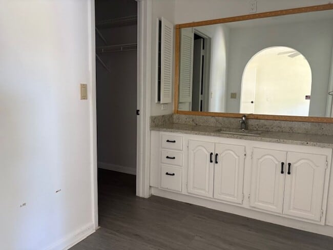 Building Photo - Charming 2-Bedroom Home in Prime Cape Cora...