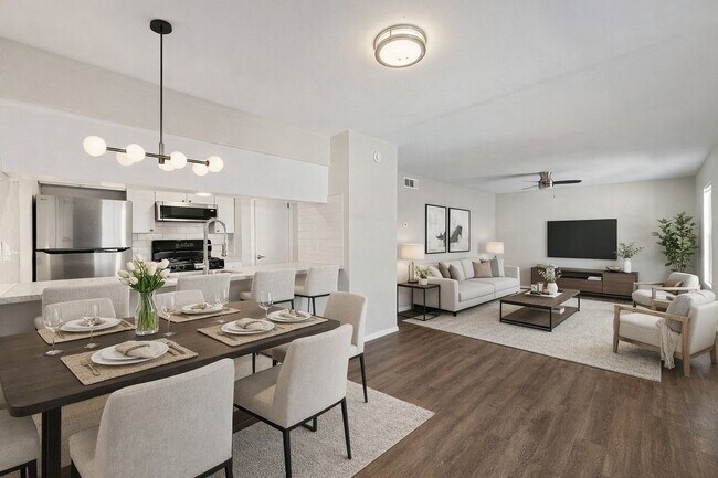 Building Photo - 5005 Manor Rd