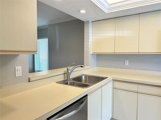 Building Photo - 6191 Timberlake Dr