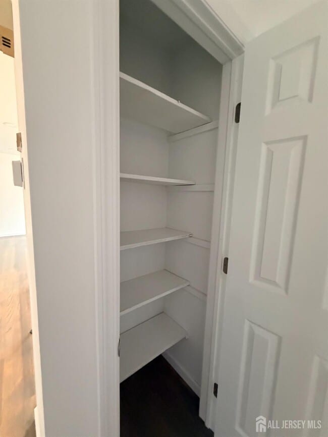 Building Photo - 2460 Woodbridge Ave