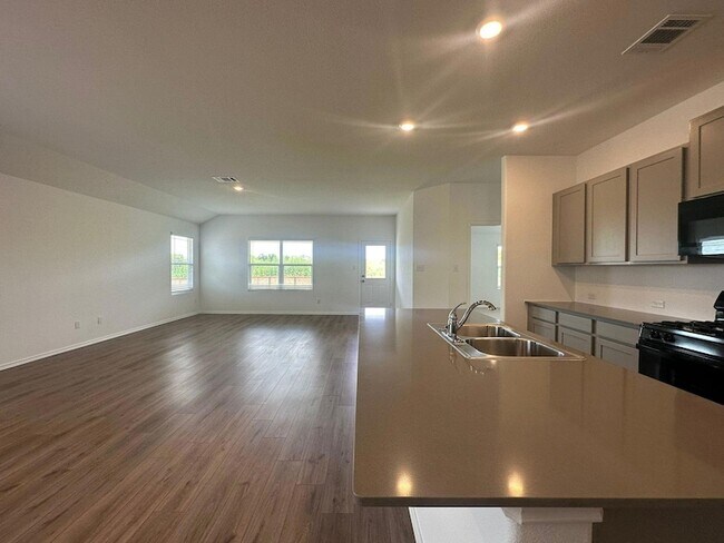 Building Photo - 1544 Marley