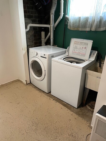 Washer/Dryer - 42 Grosvenor St