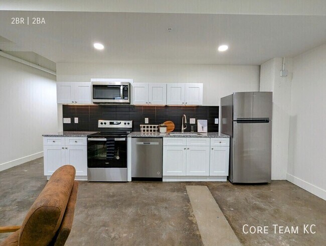 Building Photo - 3100 E Gillham Plaza