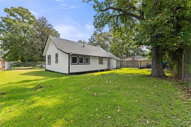 Building Photo - 1010 Long St