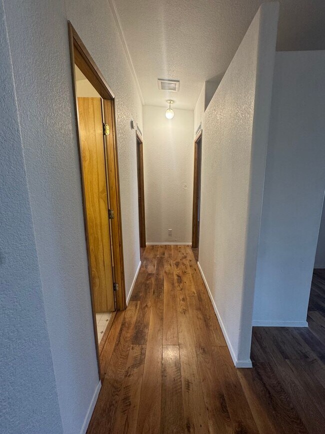 Building Photo - 4.65 Acre Farm/Horse Property for Rent!