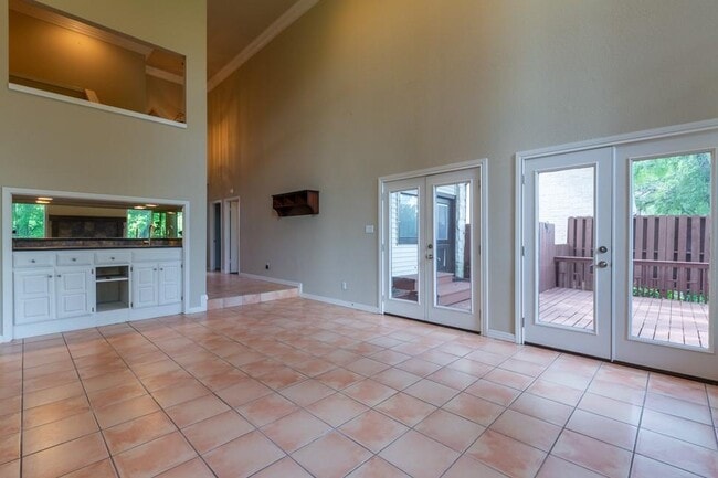 Building Photo - 10907 Legends Ln
