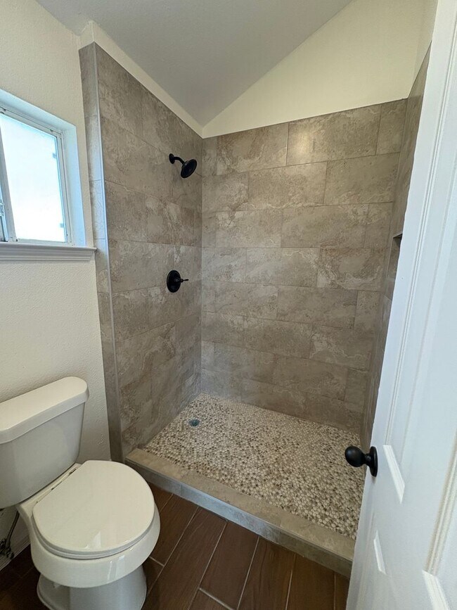 Building Photo - 418 Ephesus Ct