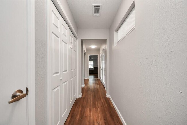 Building Photo - 3111 Tanglebriar Dr