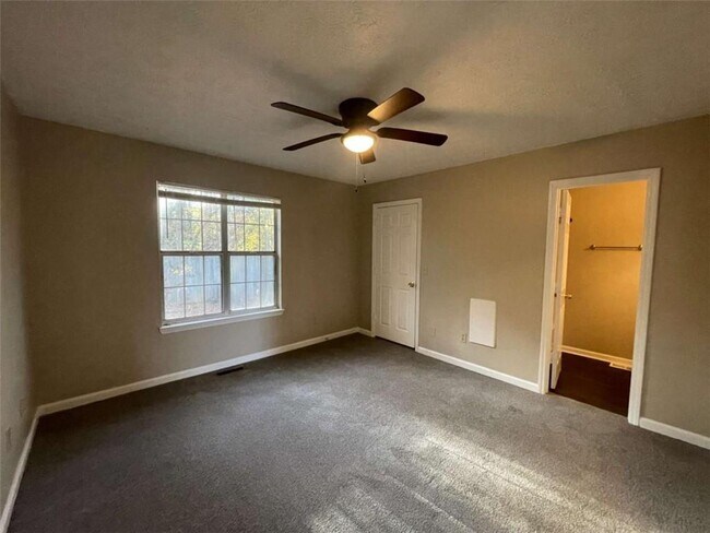 Building Photo - 3774 Meadow Creek Dr