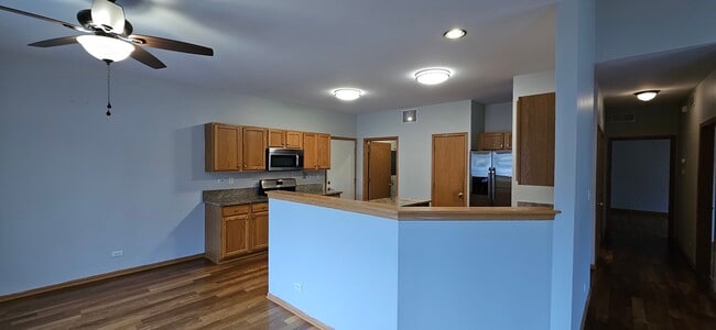 Building Photo - 1036 Woodview Ct