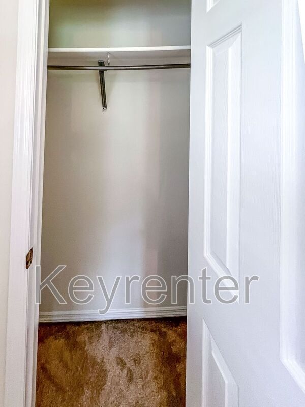 Building Photo - 830 Gondola Dr