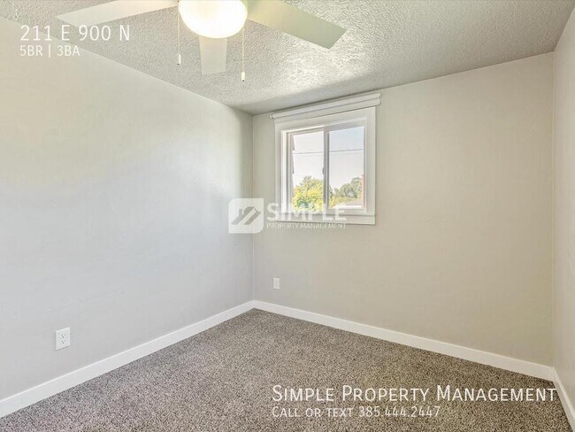 Building Photo - 211 900 N