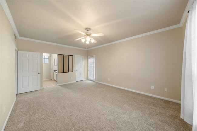 Building Photo - 2255 Braeswood Park Dr