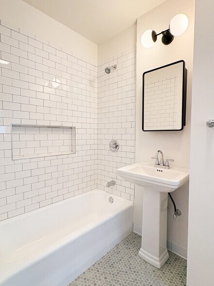 Primary en-suite full bath with original 1950s tub and new tile - 1041 Wilcox Ave
