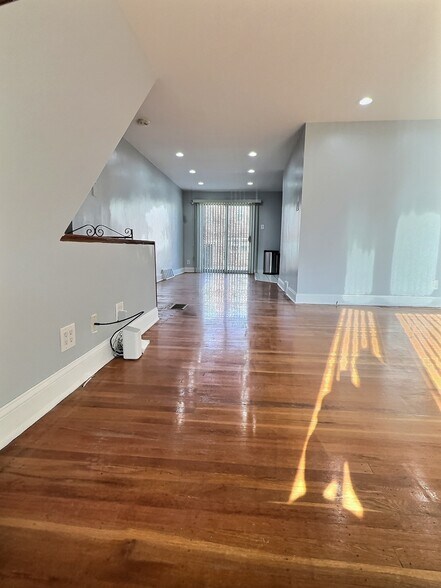 Building Photo - 1636 N 76th St