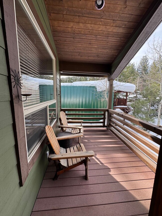 Building Photo - Fully Furnished Mountain Home with Private Deck