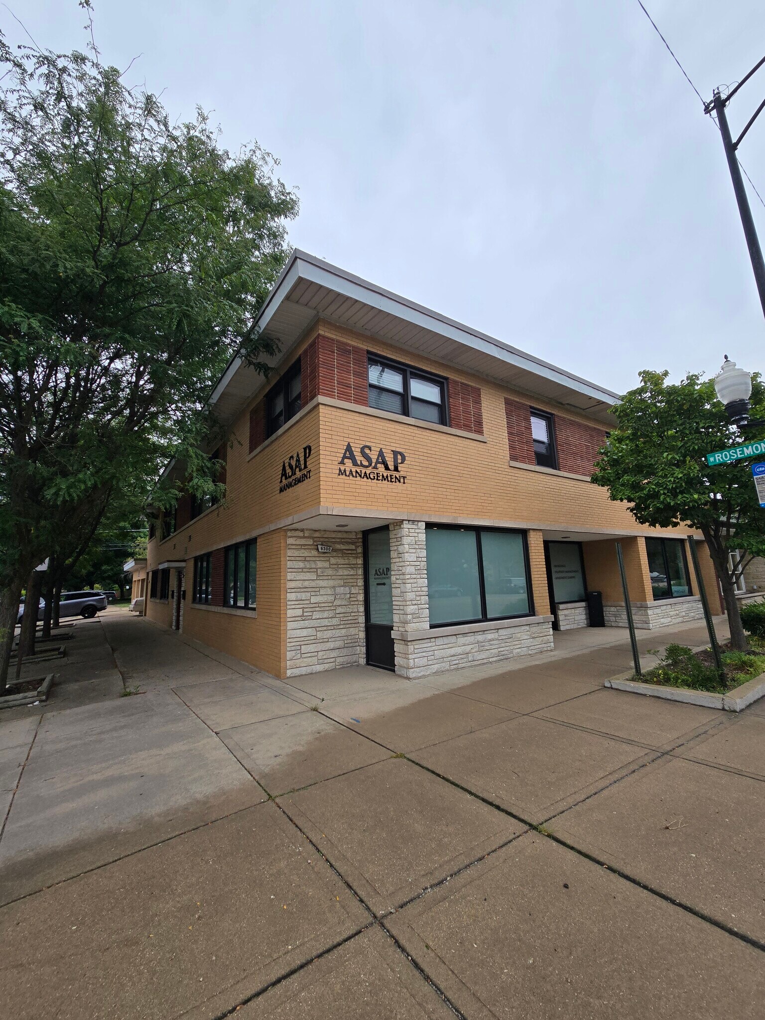 Building Photo - 6304 N Cicero Ave