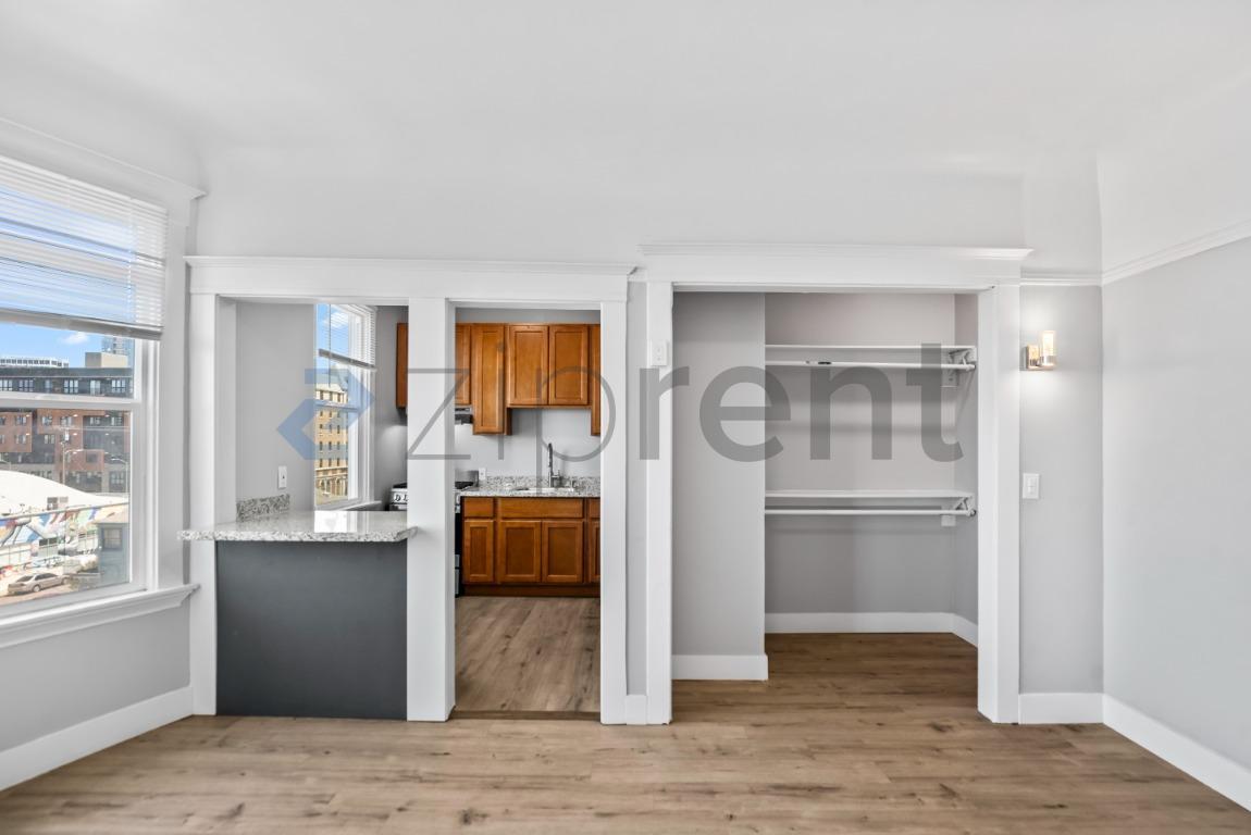 Building Photo - Unit 411