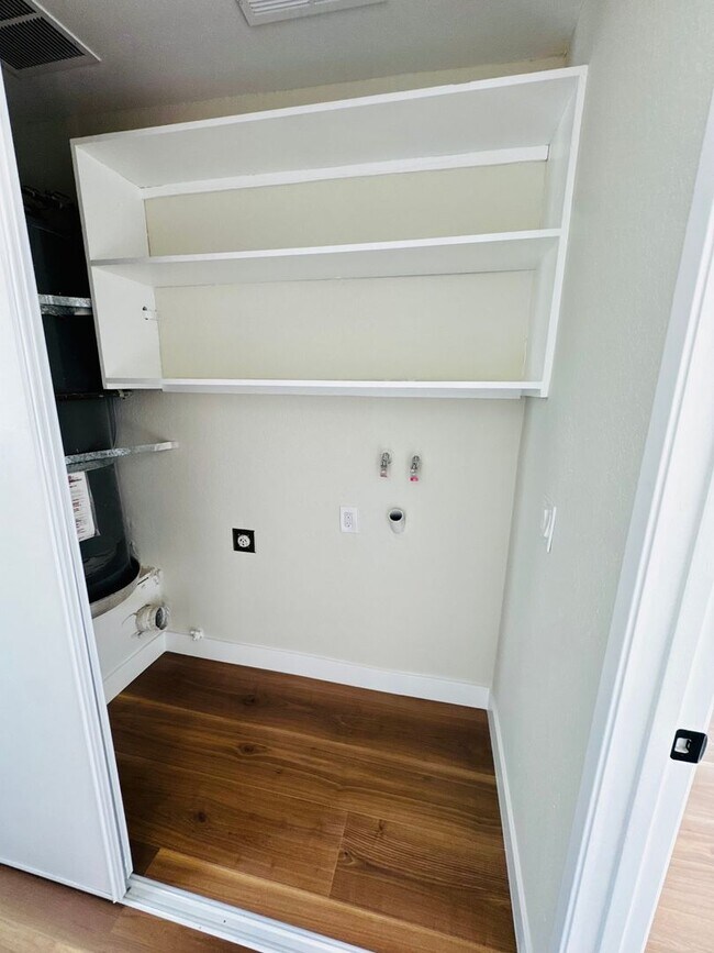 Building Photo - Remodelled 3/3 Townhome For Rent in Huntington Harbor!