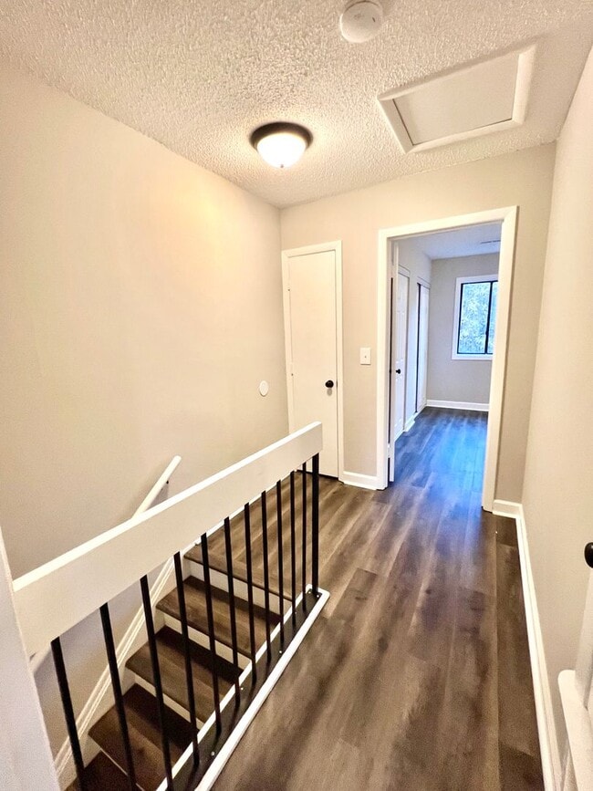 Building Photo - Great 3Br 2.5 BA Townhome in High Point!